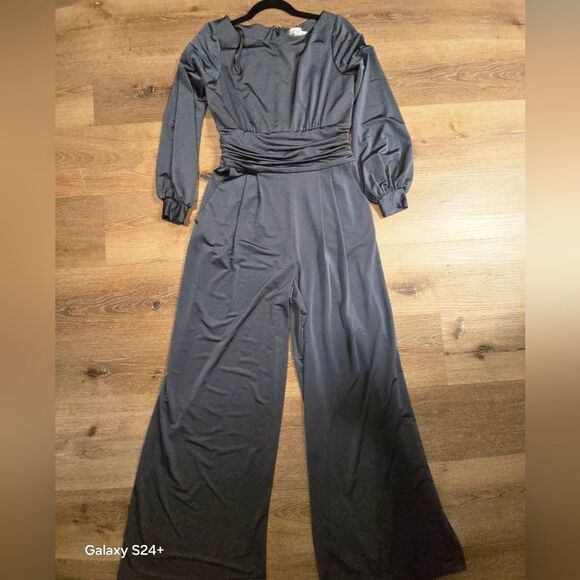 Eliza J Gray Jumpsuit with Relaxed Fit and Collared Neckline - Picture 5 of 12
